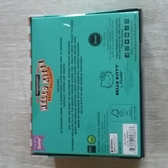 HELLO KITTY CUPCAKE PARTY SET - Picture 4 of 5